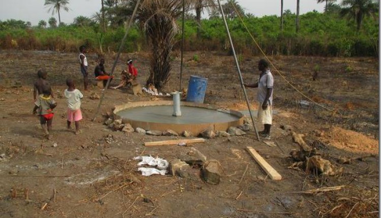 Ofrenda del Foro 2015 – Pozo de Agua en Sierra Leona, Fotos del Pozo y de la Entrega