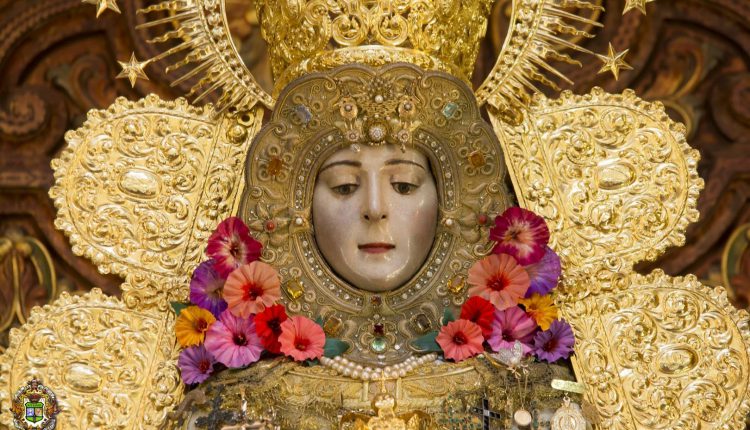 La Virgen del Rocío vuelve a su camarín