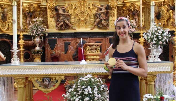 CAROLINA MARÍN VISITA A LA VIRGEN DEL ROCÍO