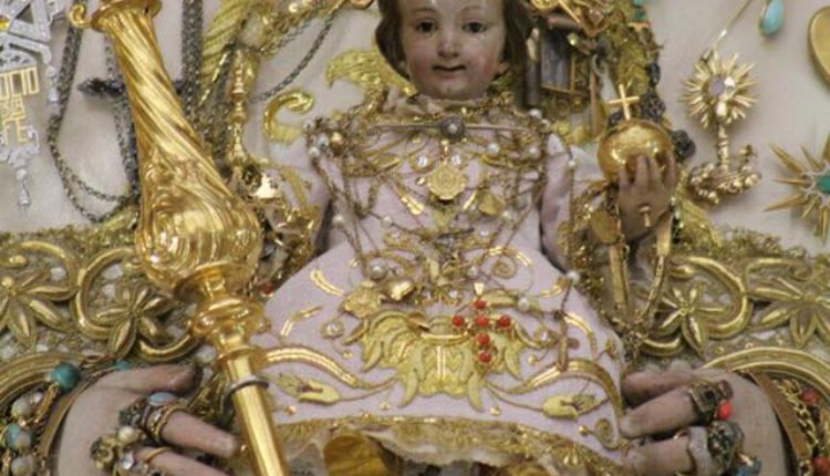 El Pastorcito estrena el Resplandor que le regaló la Asociación de Vecinos del Rocío