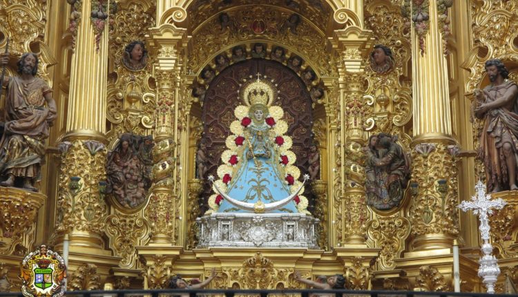 La Virgen del Rocío luce su traje celeste, color propio de este tiempo