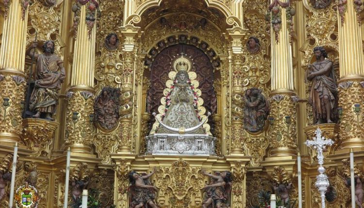 La Virgen del Rocío Luce la saya de finales de los ochenta, conocida como “del tío Carlos”