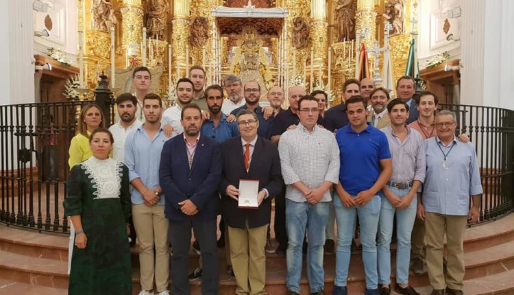 Broche de Oro para la Virgen del Rocío