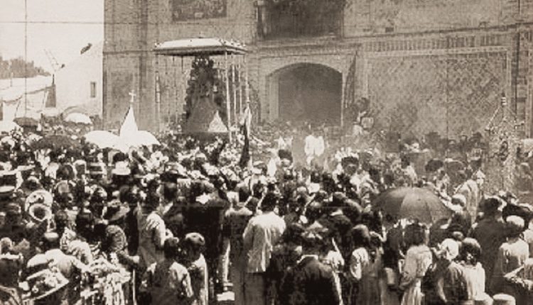 Una antigua y curiosa fotografía de la Procesión de la Virgen del Rocío de los años 20, por Javier Coronel