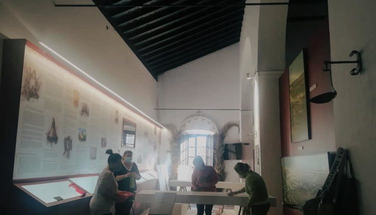 Hermandad Matriz – Preparación del altar de Cultos