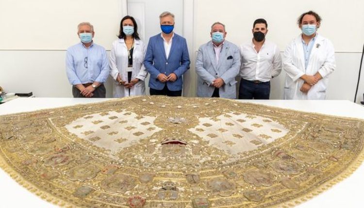 Finalizan los trabajos de restauración del traje de los Apóstoles en el IAPH