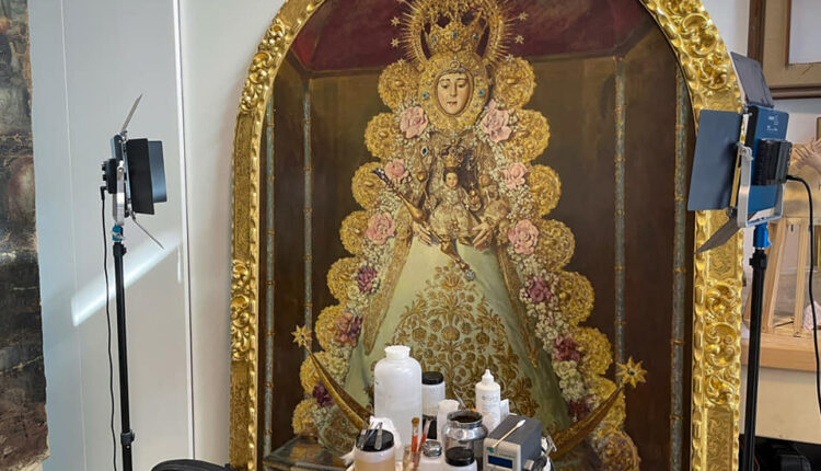 Restauración cuadro de la Virgen del Rocío de Santiago Martínez