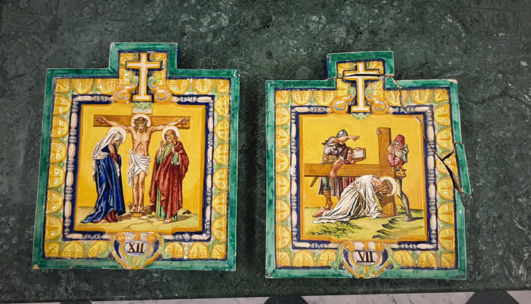 Las Hdades de Cádiz colaboran en la restauración del Vía Crucis de Cerámica de la antigua ermita