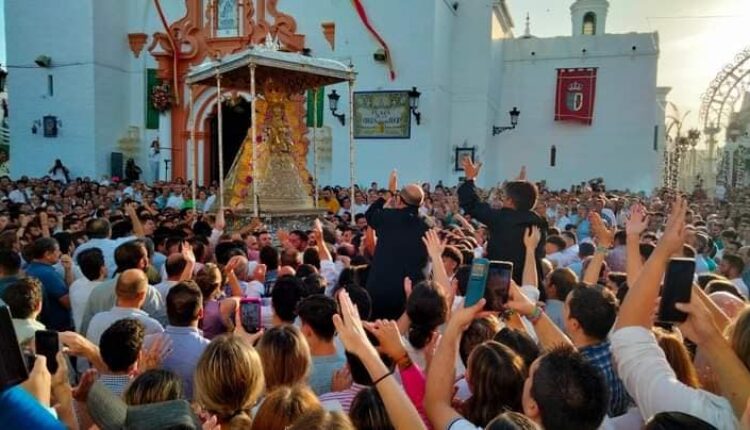 La Procesión de la Virgen del Rocío 2022 por Almonte En DIRECTO