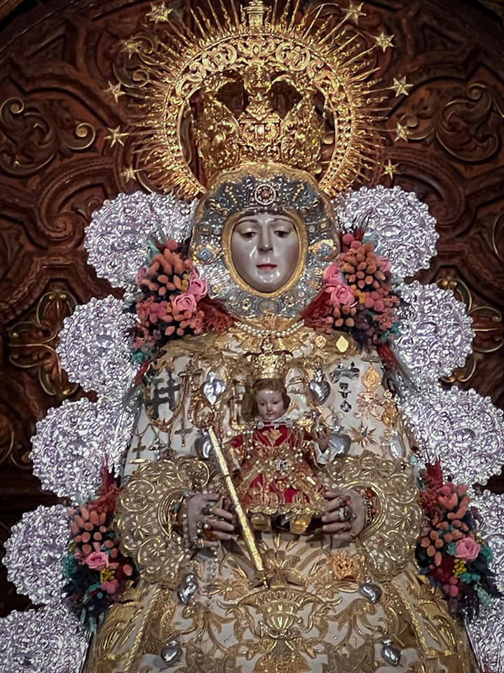 La Virgen del Rocío se viste para la Navidad 2022