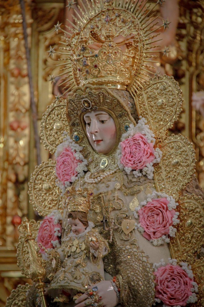 La Virgen del Rocío ya está en el Presbiterio del Santuario ¡¡¡