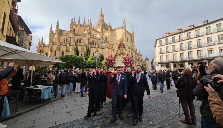 Hermandad del Rocío de Segovia en la Procesión Extraordinaria celebrada con motivo de su 25.º aniversario.