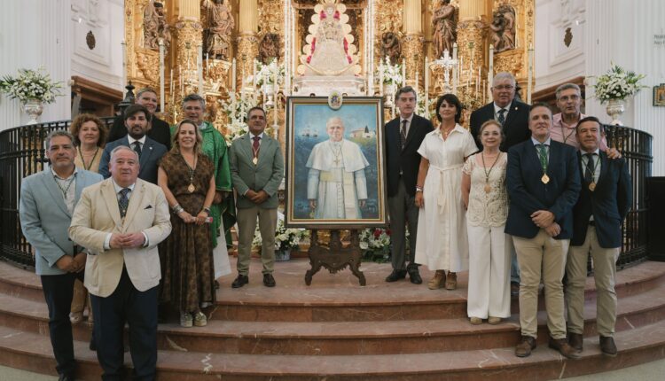 La Hermandad Matriz presenta un retrato del Papa León XIV, obra de Nuria Barrera