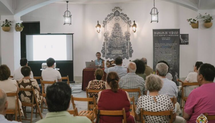 Hermandad Matriz – DIÁLOGOS DE VERANO – Conferencia de la arquitecta municipal Natividad López Quintero sobre La Catedral Efímera